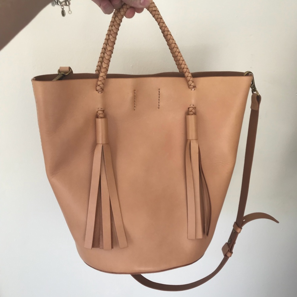 Madewell Austin tassel tote bucket bag